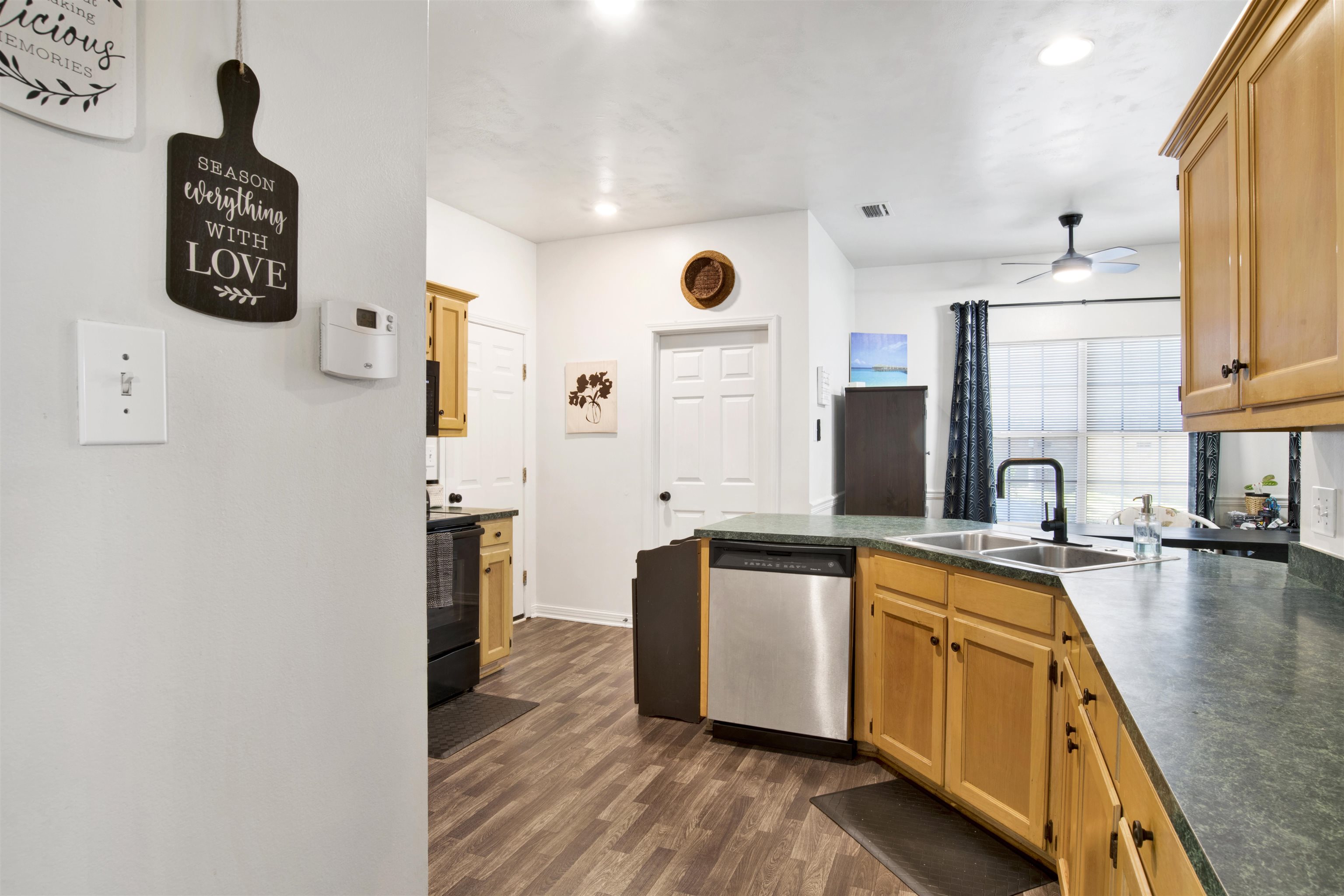 117 Geneva Drive Daphne, AL 36526 - Photo 22 of 37 Kitchen