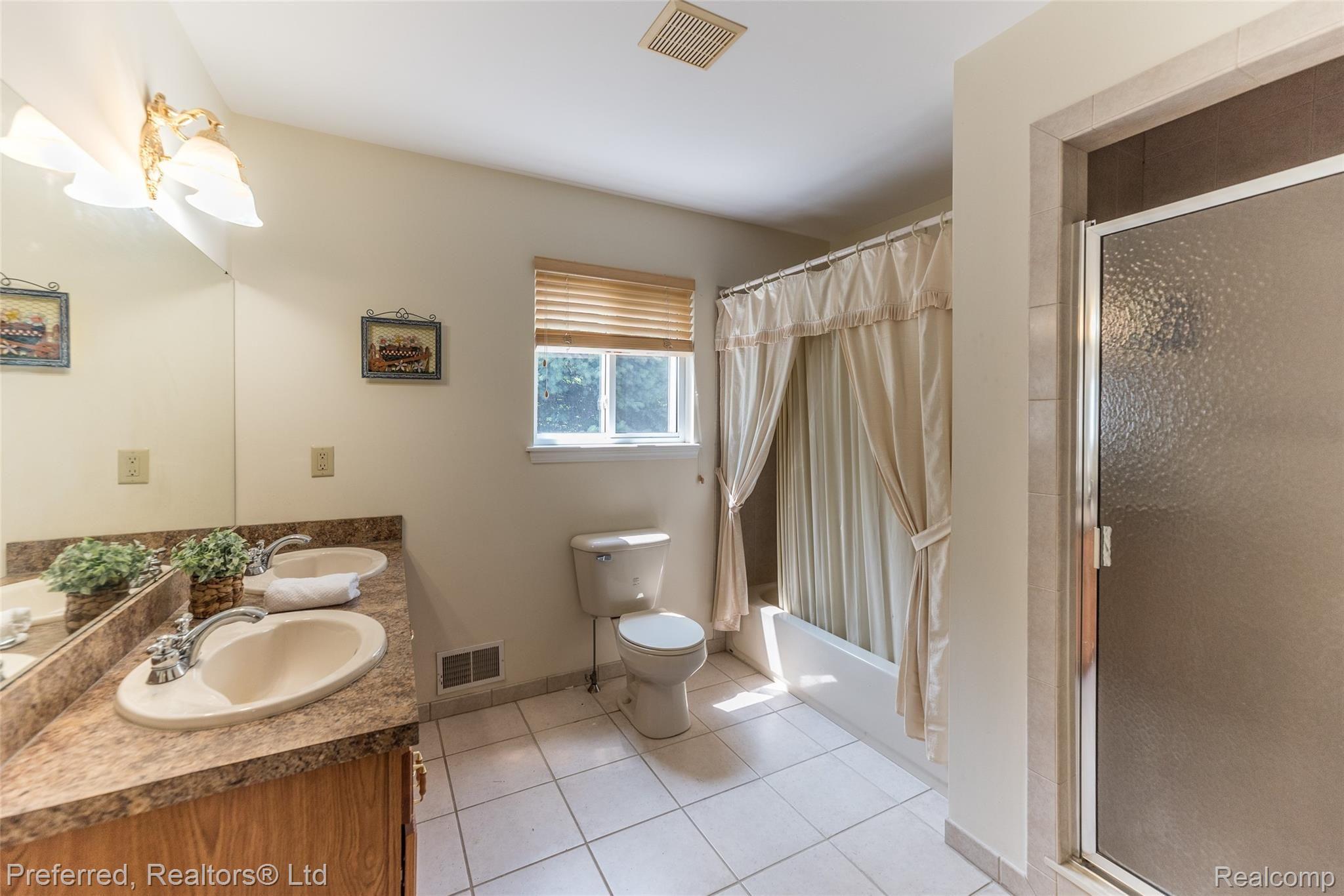 11443 Crosby Road Fenton, MI 48430 - Photo 26 of 47 DSC_6623.jpg