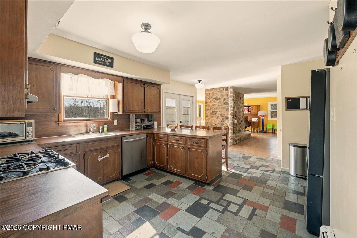 601 Heiden Road Bangor, PA 18013 - Photo 16 of 40 Kitchen