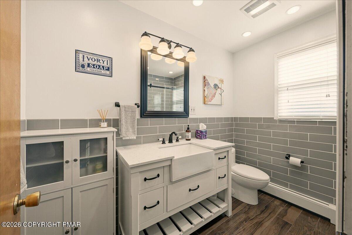 601 Heiden Road Bangor, PA 18013 - Photo 20 of 40 Full Bathroom