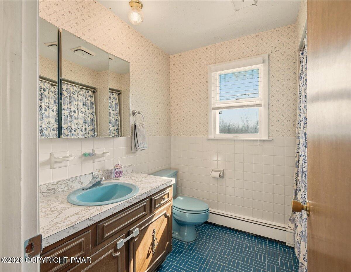 601 Heiden Road Bangor, PA 18013 - Photo 27 of 40 Full Bathroom #2