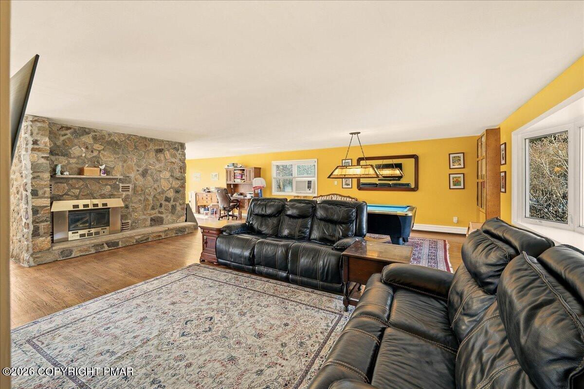 601 Heiden Road Bangor, PA 18013 - Photo 3 of 40 Living Room
