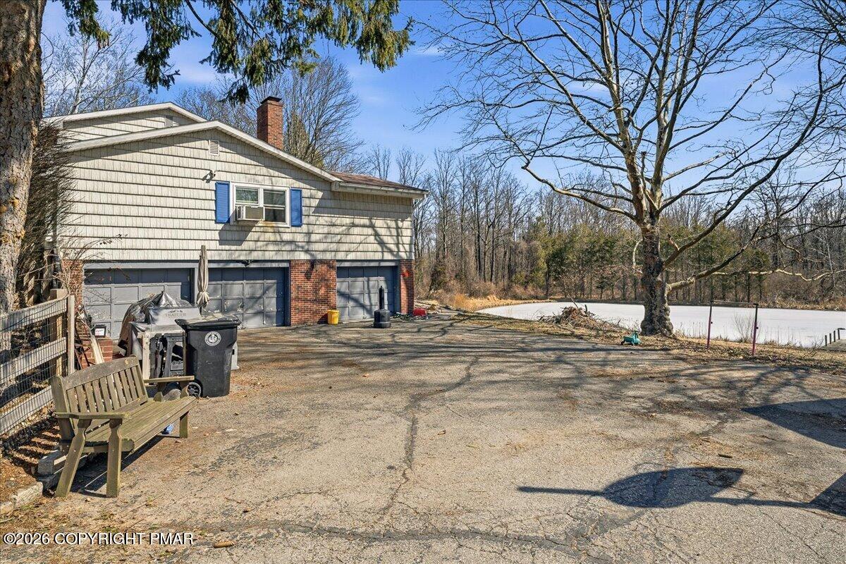 601 Heiden Road Bangor, PA 18013 - Photo 34 of 40 Driveway / 3 Car Garage