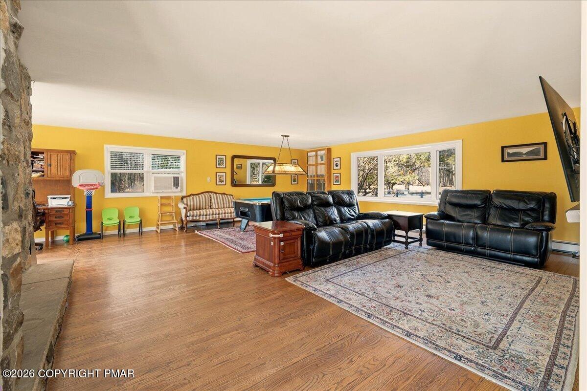 601 Heiden Road Bangor, PA 18013 - Photo 5 of 40 Living Room