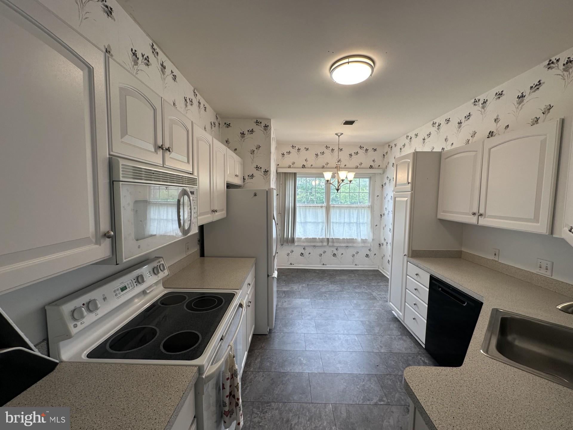 4537 Deer Path Road Harrisburg, PA 17110 - Photo 9 of 29 Kitchen