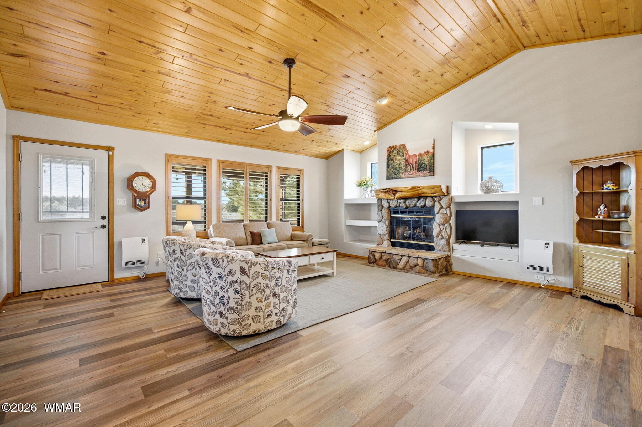 2660 Palomino Trail Overgaard, AZ 85933 - Photo 3 of 60 a living room with furniture and a wooden floor
