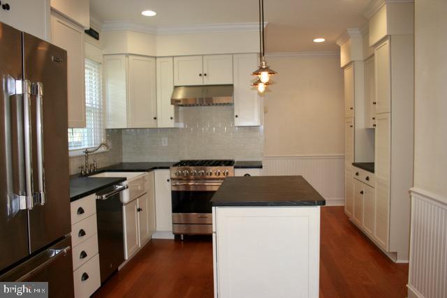 132 Cascade Road Springfield, PA 19064 - Photo 11 of 65 Custom Kitchen with ample work areas
