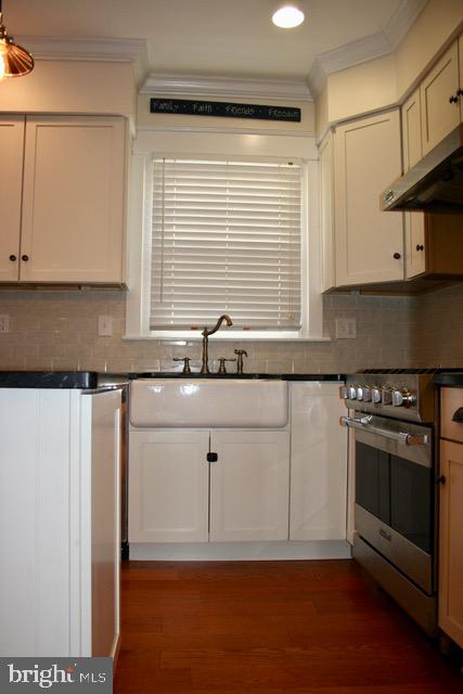 132 Cascade Road Springfield, PA 19064 - Photo 12 of 65 Farmhouse sink
