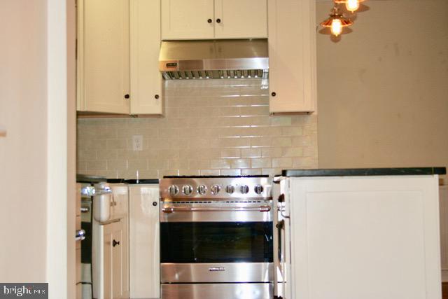 132 Cascade Road Springfield, PA 19064 - Photo 14 of 65 Viking 5 burner oven