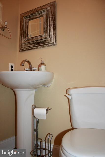 132 Cascade Road Springfield, PA 19064 - Photo 19 of 65 Powder Room