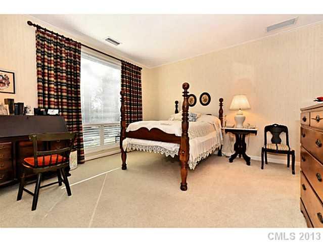 906 Cherokee Road, Unit C Charlotte, NC 28207 - Photo 13 of 16 Gallery Image 13