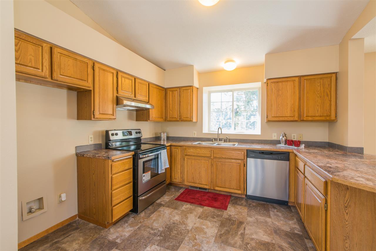221 North E Stringham Road Rockford, WA 99030 - Photo 3 of 16