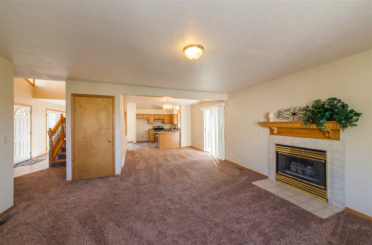 221 North E Stringham Road Rockford, WA 99030 - Photo 4 of 16
