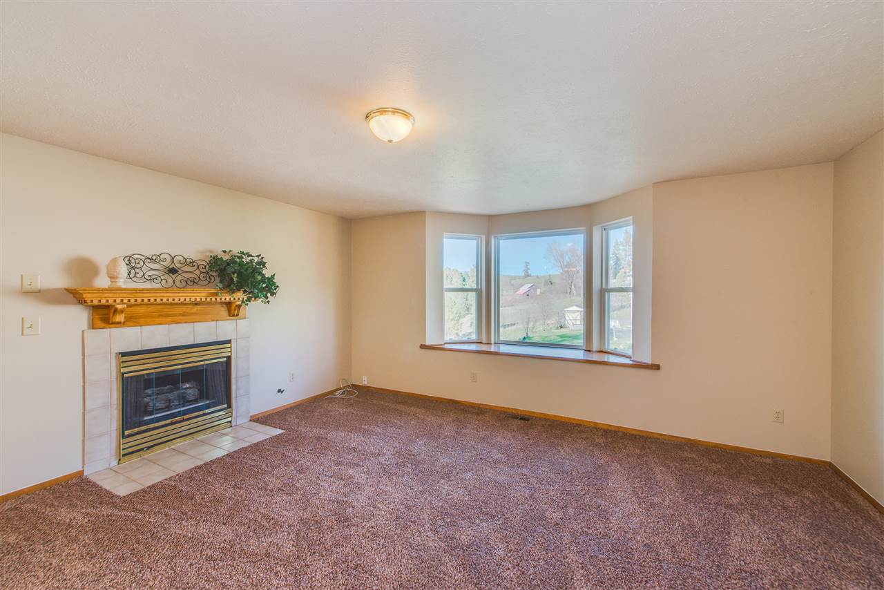221 North E Stringham Road Rockford, WA 99030 - Photo 5 of 16