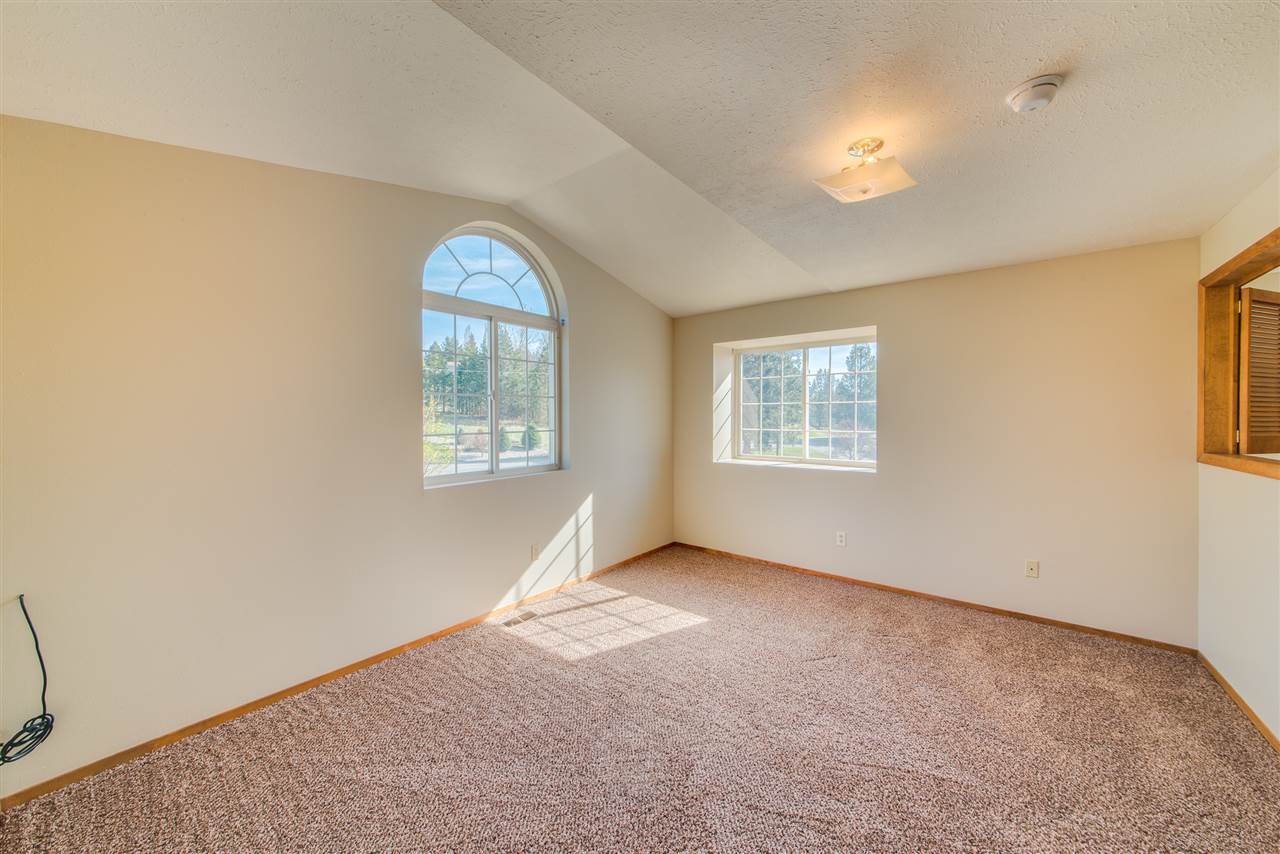 221 North E Stringham Road Rockford, WA 99030 - Photo 9 of 16