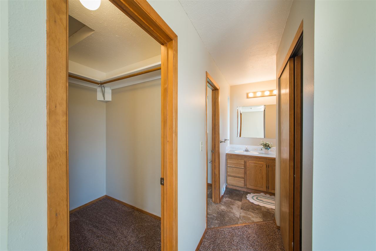 221 North E Stringham Road Rockford, WA 99030 - Photo 10 of 16