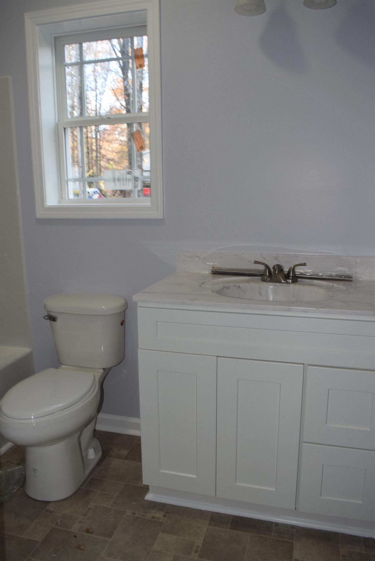 2401 Sylvia Road Dickson, TN 37055 - Photo 10 of 11 main bathroom