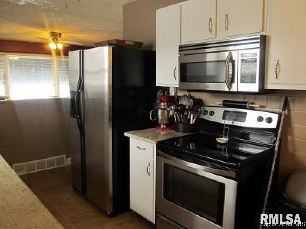 3408 Moorgate Drive Springfield, IL 62703 - Photo 9 of 23