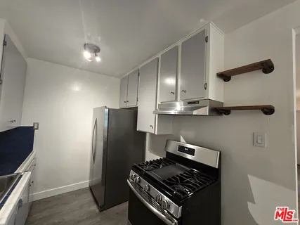 $1,075,000 | 5710 Vineland Avenue, North Hollywood, CA 91601