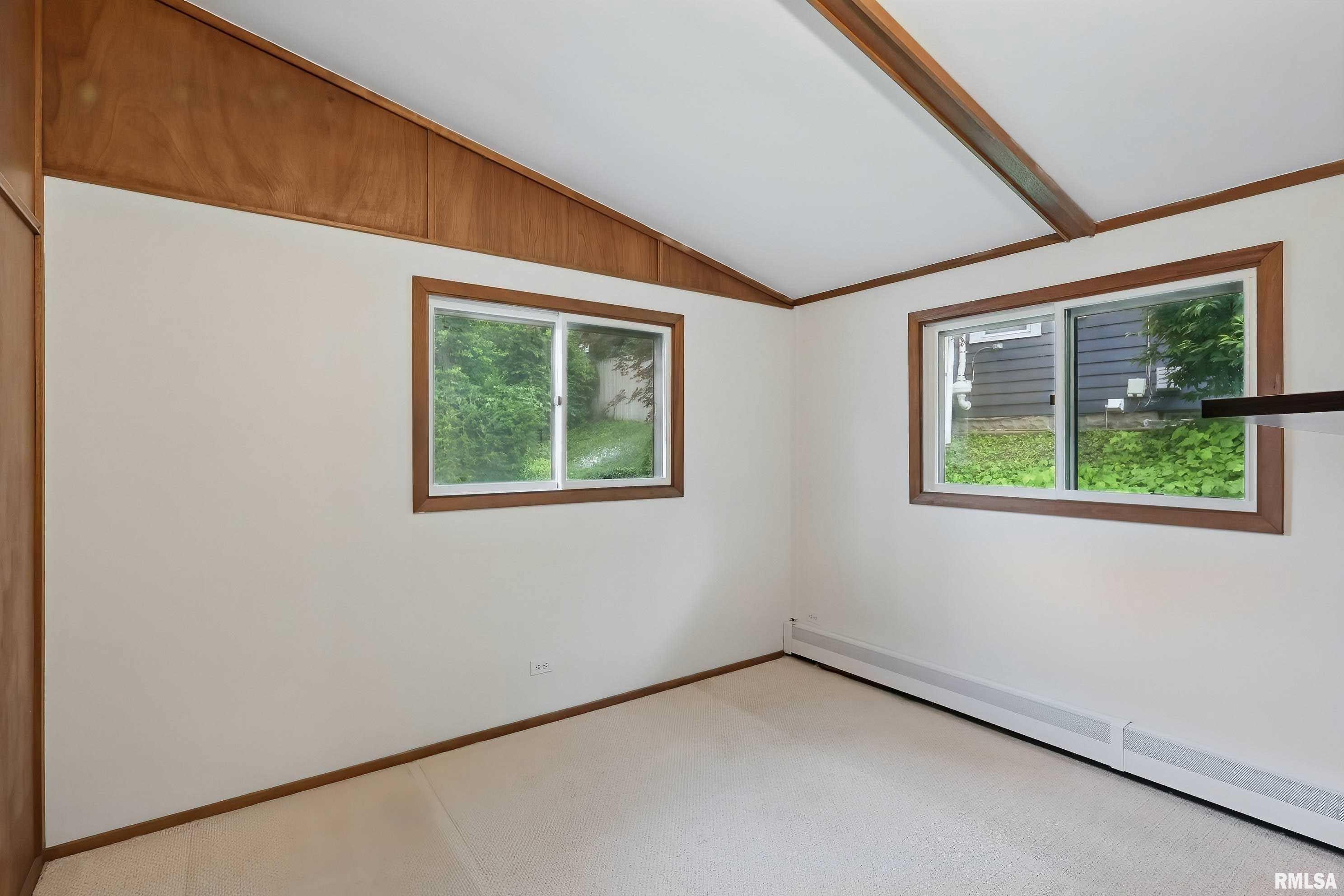 2402 Middle Road Davenport, IA 52803 - Photo 18 of 37 Gallery Image 18