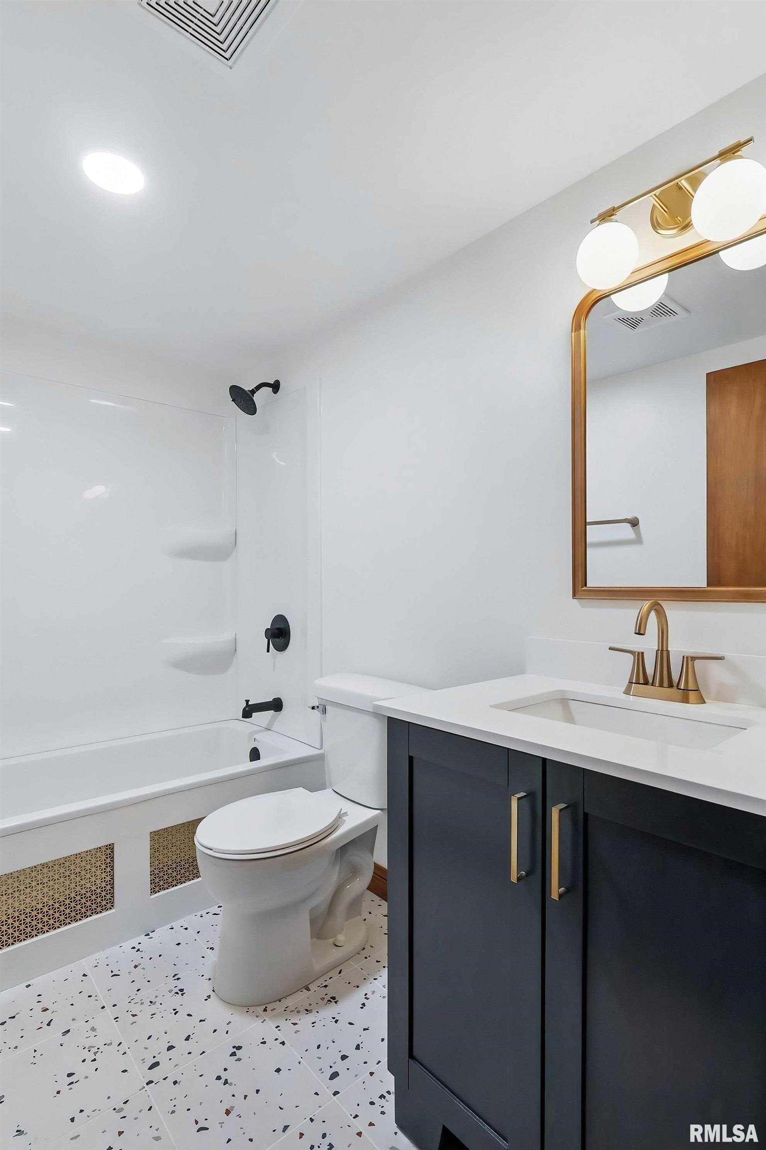 2402 Middle Road Davenport, IA 52803 - Photo 19 of 37 Gallery Image 19