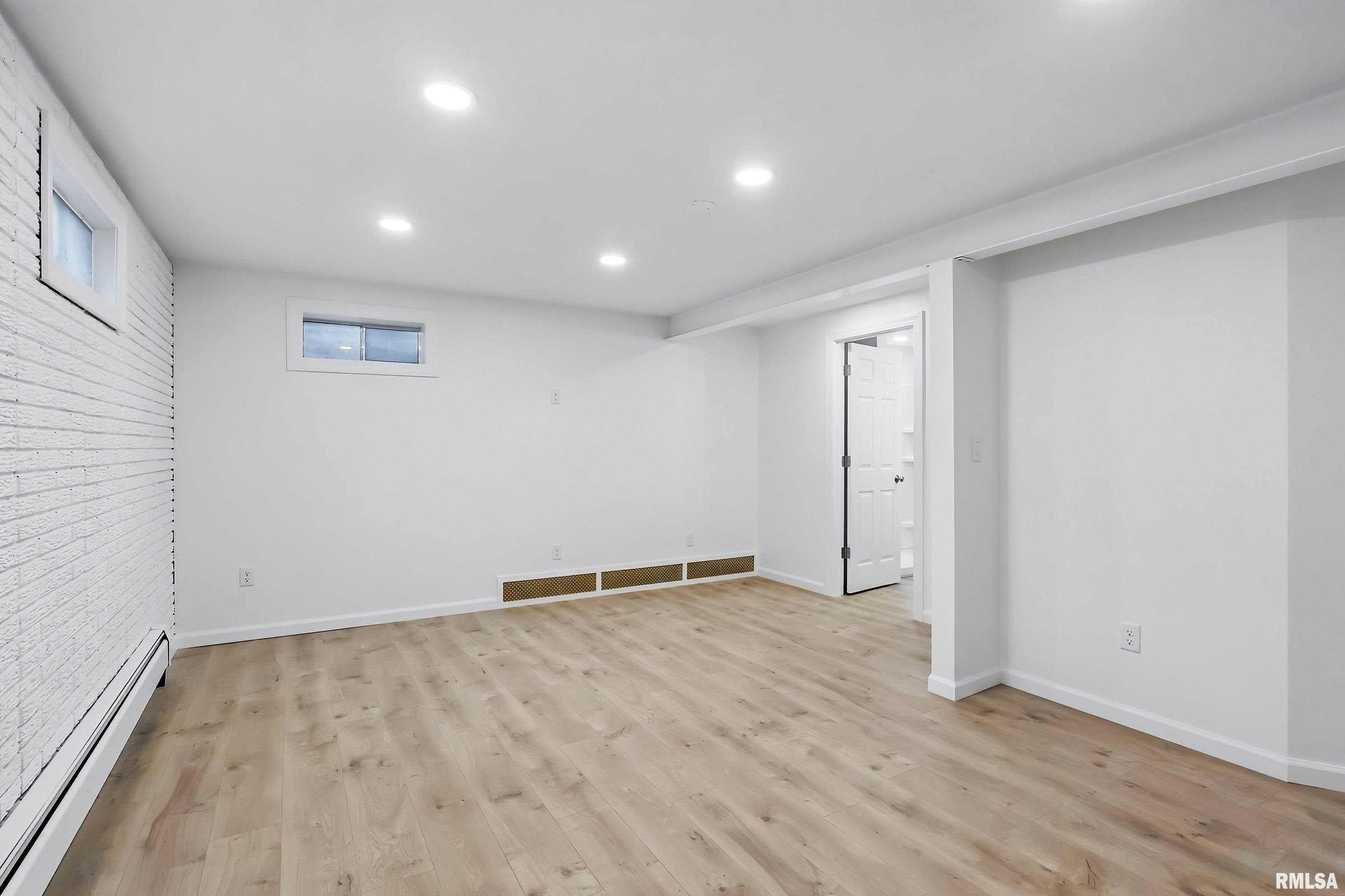 2402 Middle Road Davenport, IA 52803 - Photo 25 of 37 Gallery Image 25