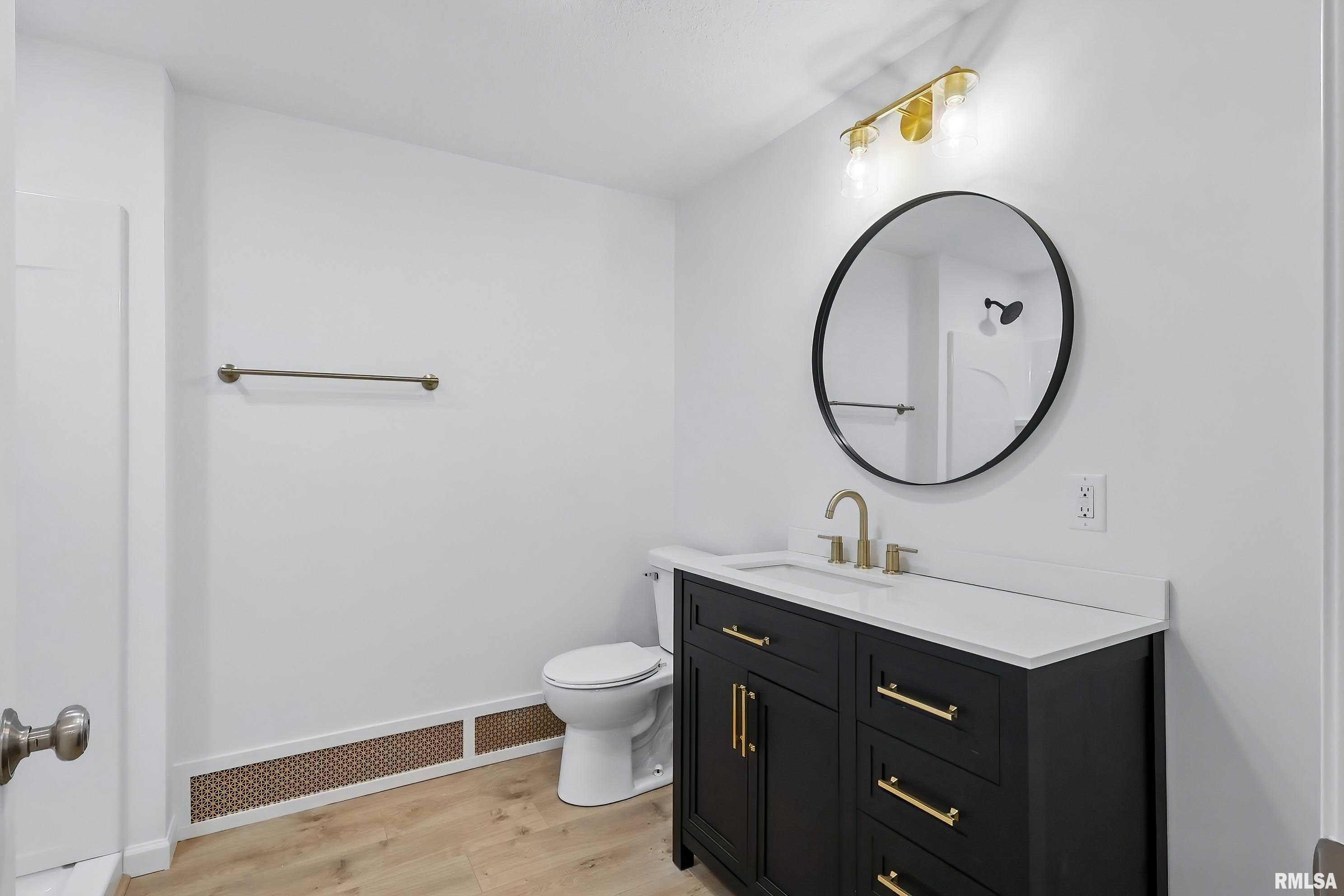 2402 Middle Road Davenport, IA 52803 - Photo 26 of 37 Gallery Image 26