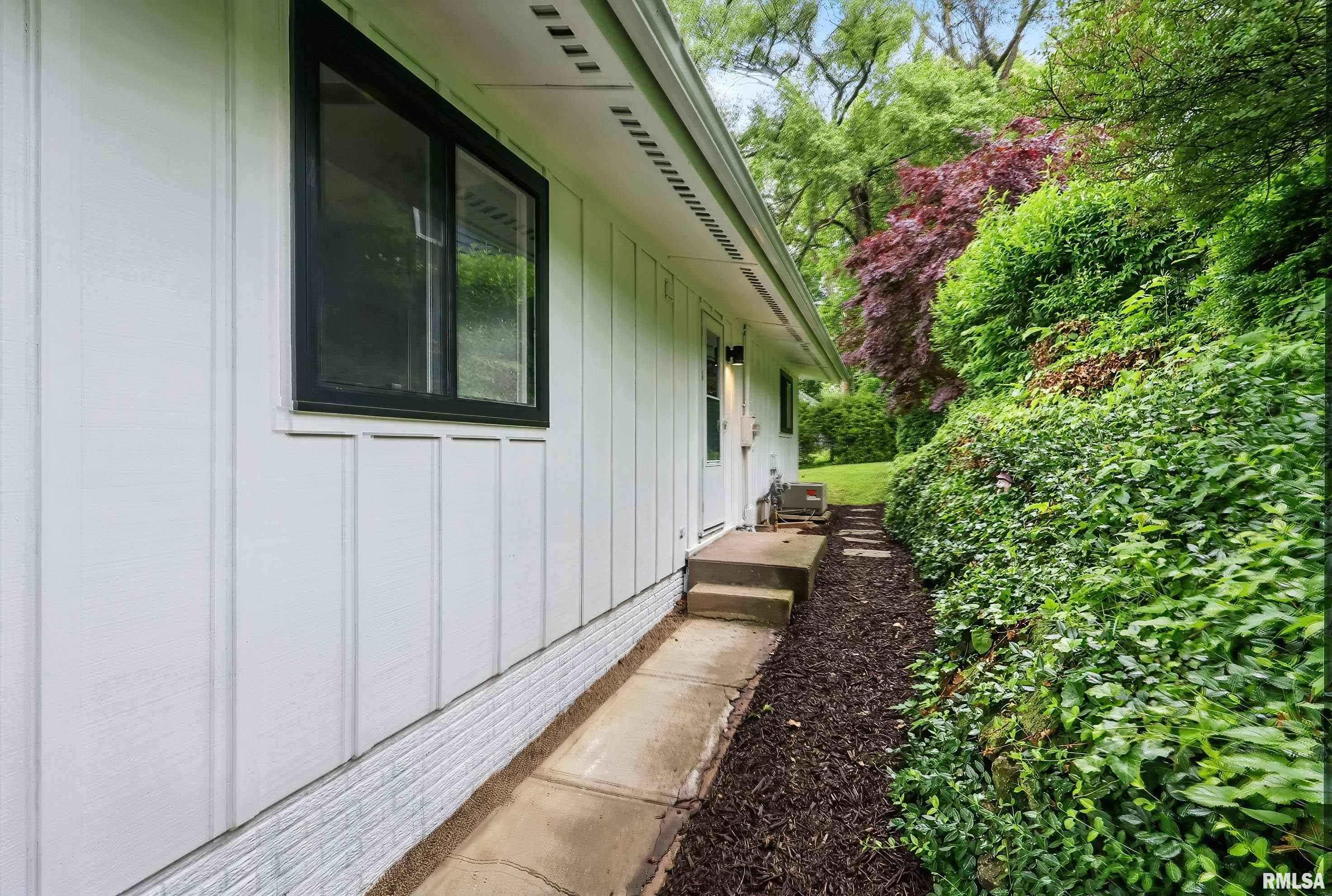 2402 Middle Road Davenport, IA 52803 - Photo 33 of 37 Gallery Image 33