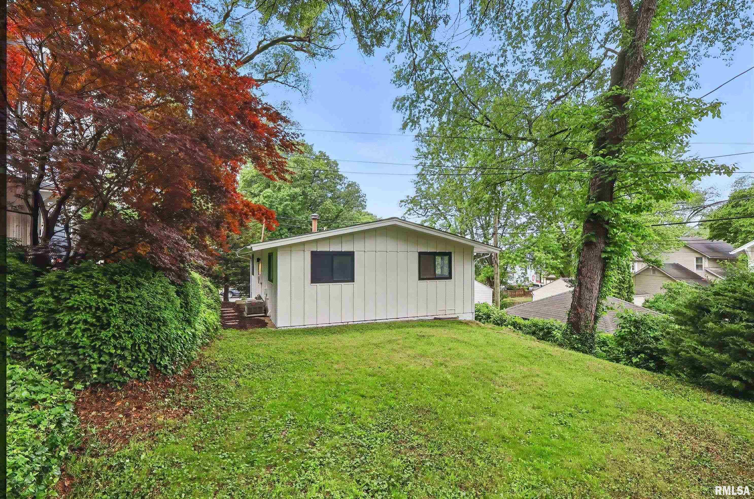 2402 Middle Road Davenport, IA 52803 - Photo 36 of 37 Gallery Image 36