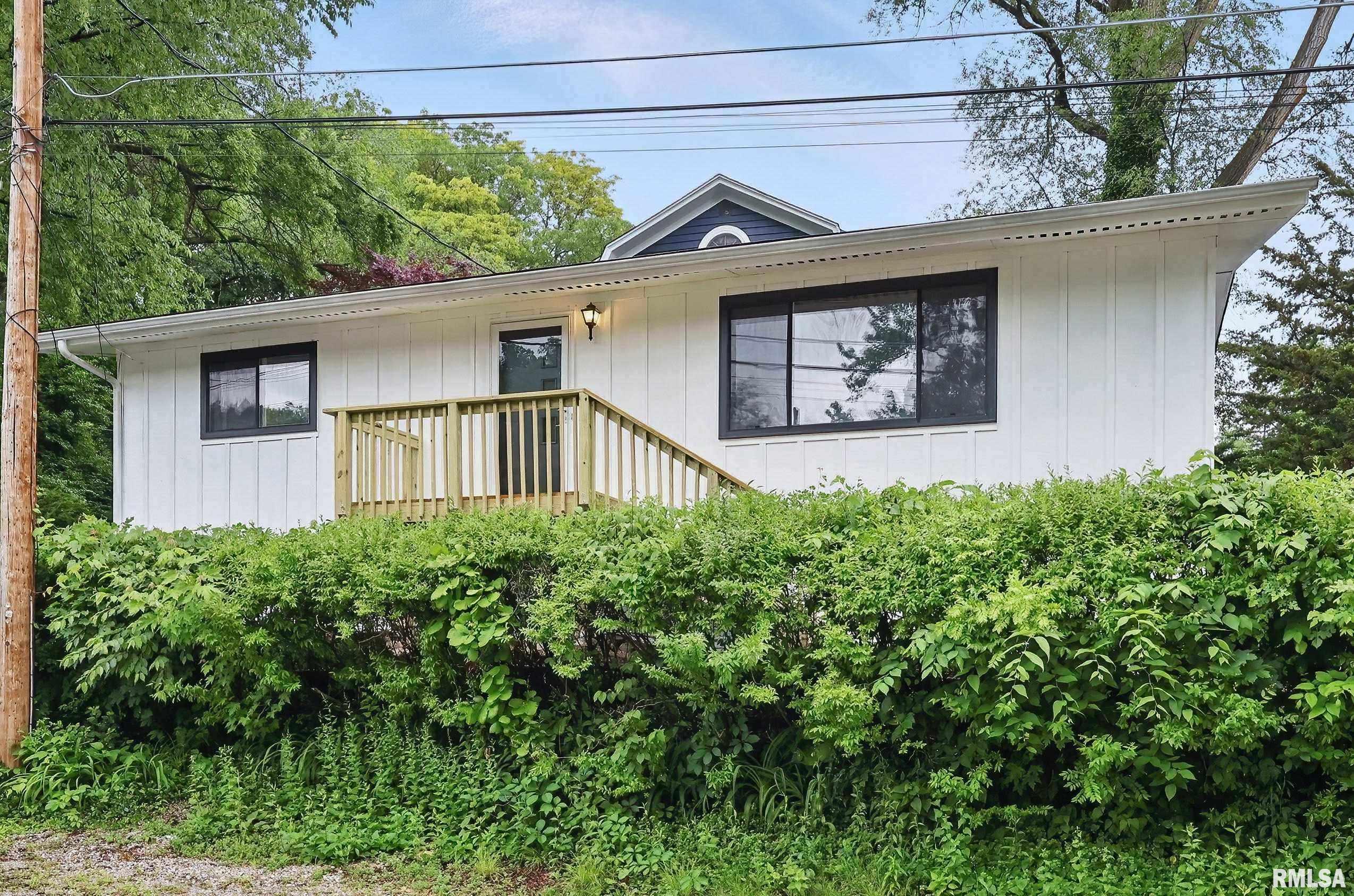 2402 Middle Road Davenport, IA 52803 - Photo 4 of 37 Gallery Image 4