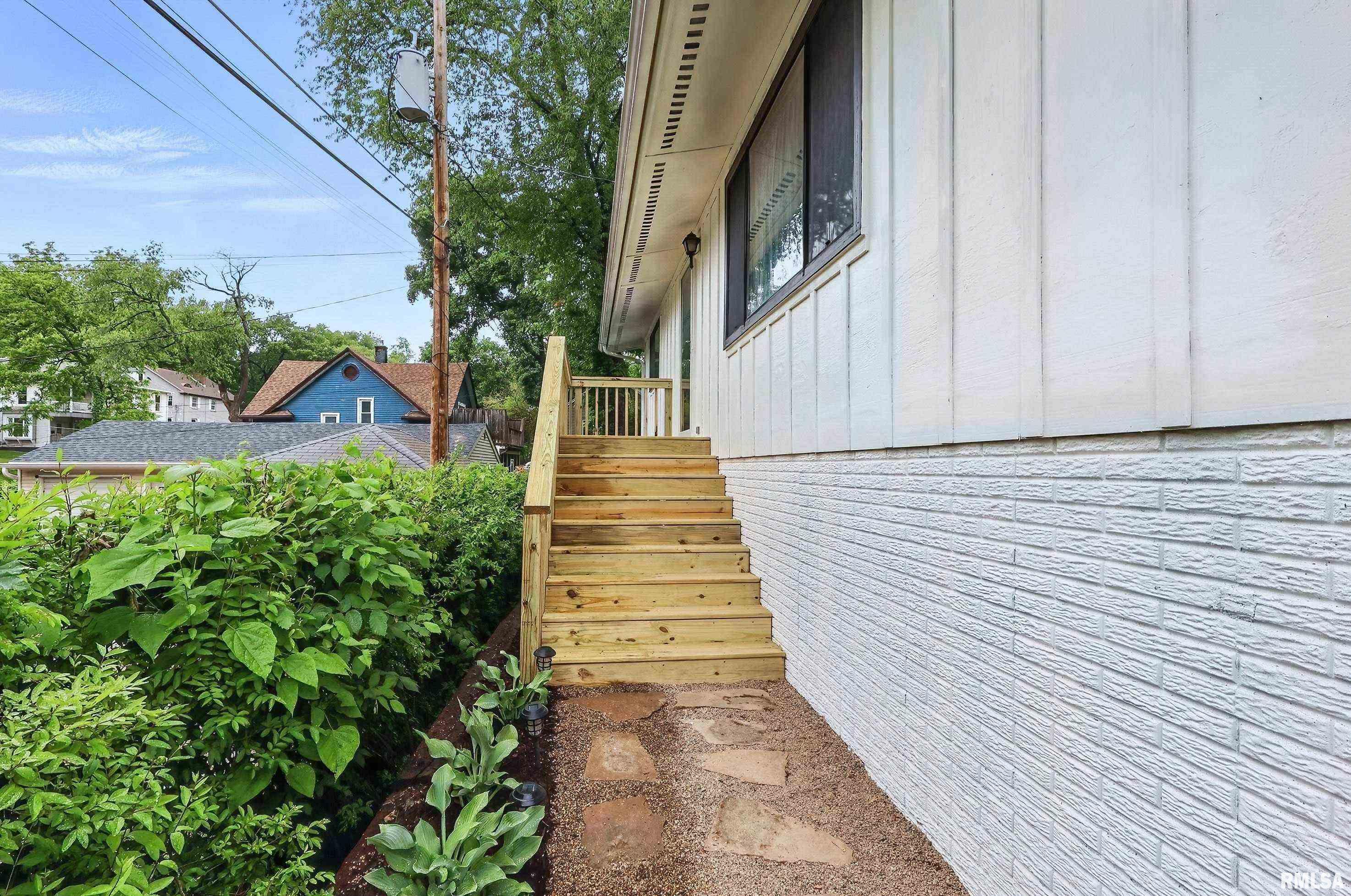 2402 Middle Road Davenport, IA 52803 - Photo 5 of 37 Gallery Image 5