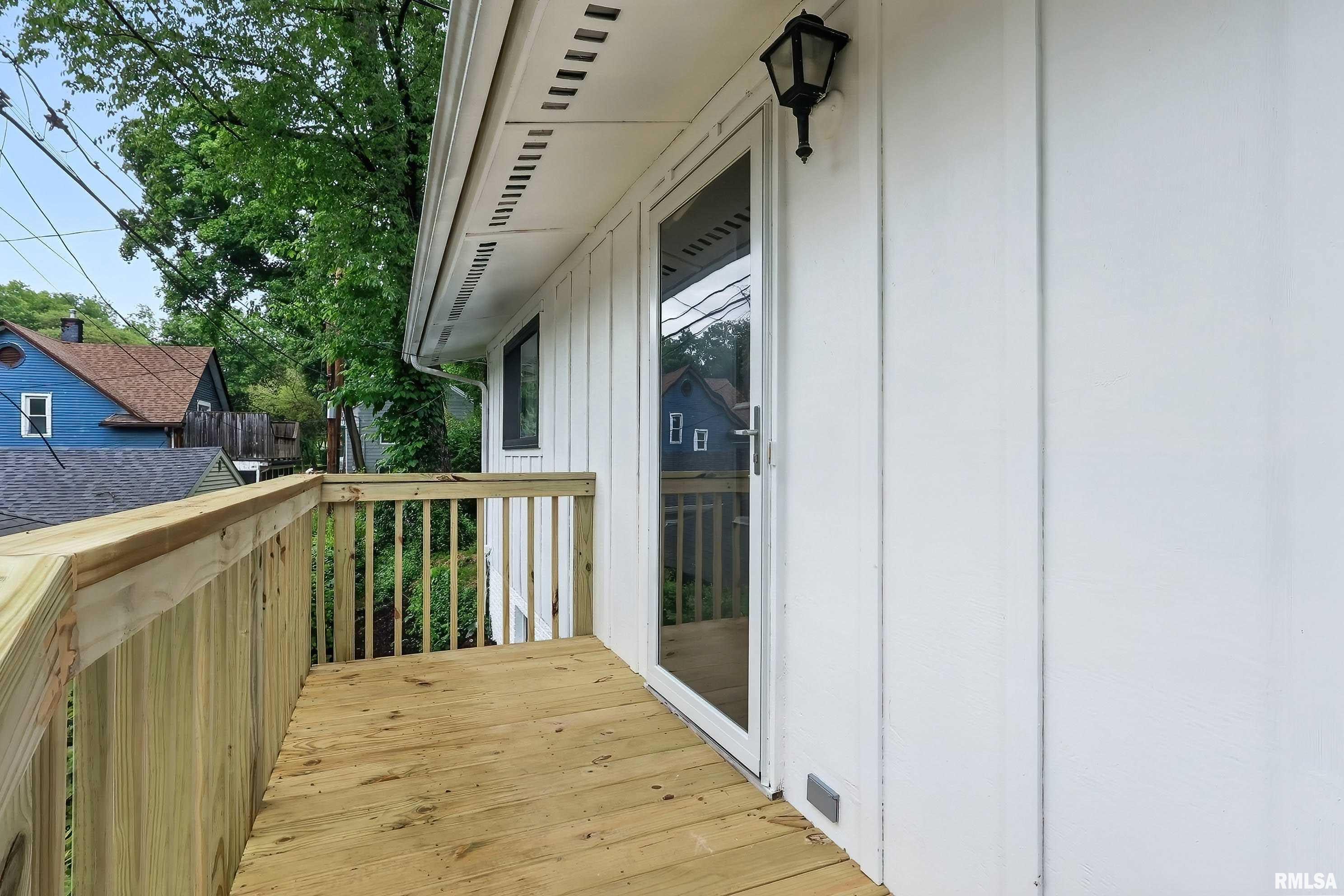 2402 Middle Road Davenport, IA 52803 - Photo 6 of 37 Gallery Image 6