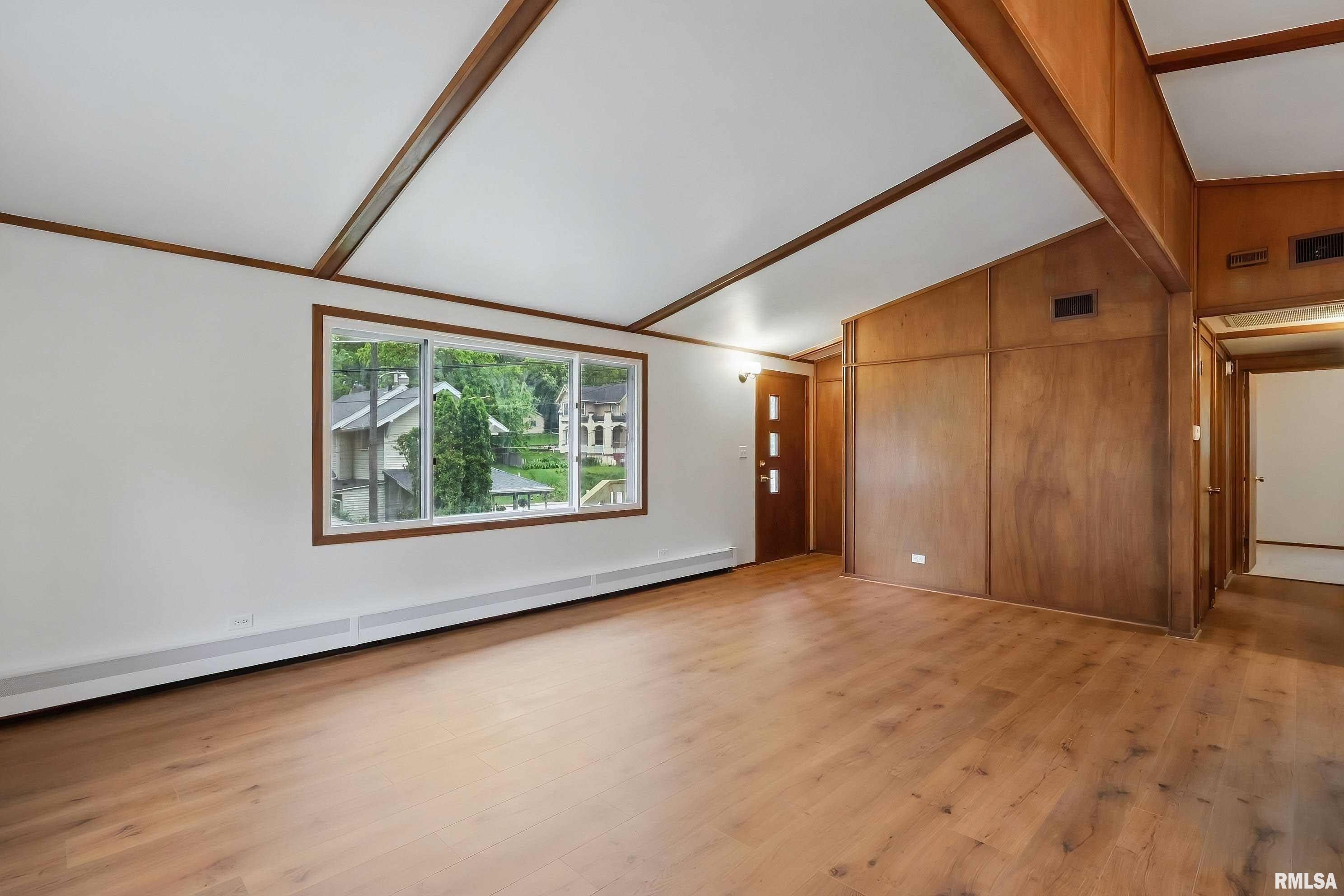 2402 Middle Road Davenport, IA 52803 - Photo 8 of 37 Gallery Image 8