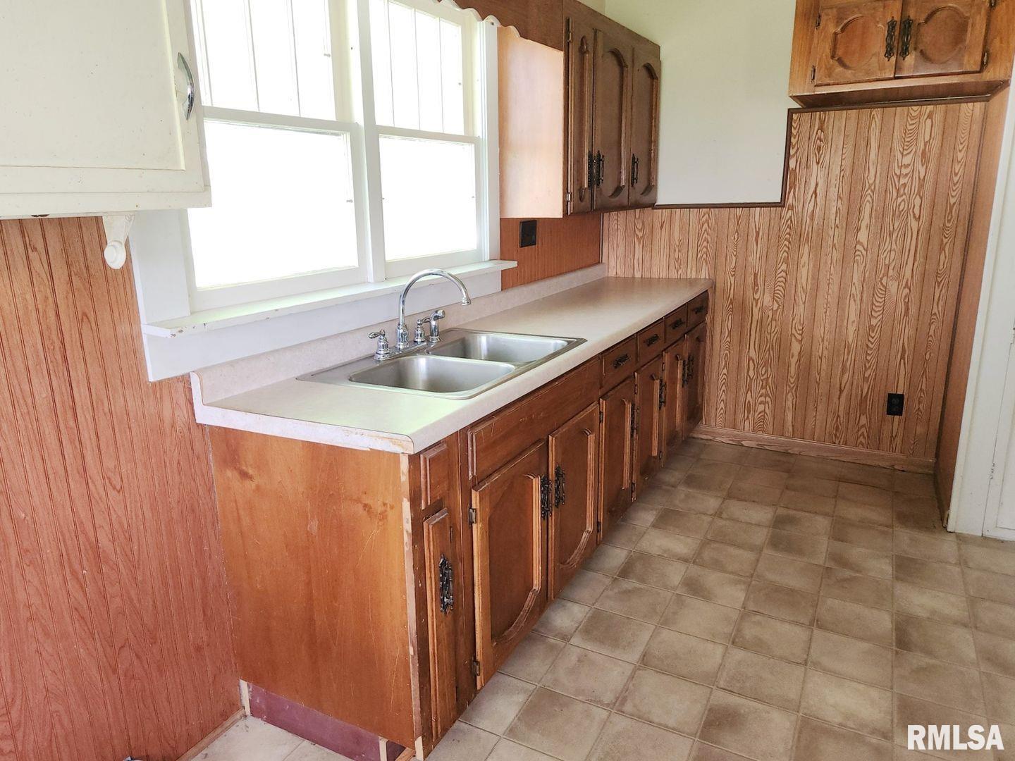105 Rea Street Valier, IL 62891 - Photo 3 of 9 Gallery Image 3