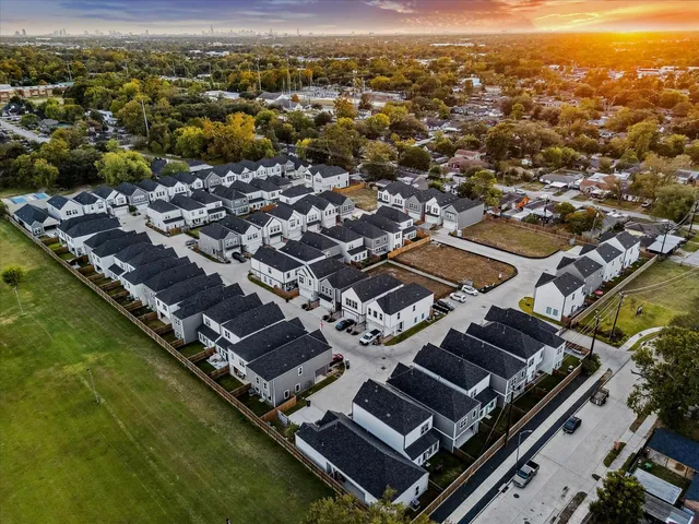 $284,700 | 11307 Stonework Grove Lane, Houston, TX 77076