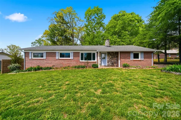 $279,900 | 2754 Fairwood Drive, Hudson, NC 28638