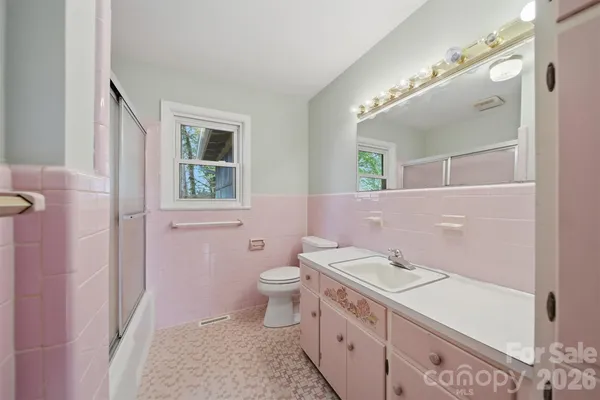 $279,900 | 2754 Fairwood Drive, Hudson, NC 28638