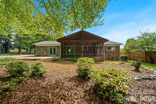 $279,900 | 2754 Fairwood Drive, Hudson, NC 28638