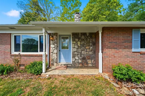 $279,900 | 2754 Fairwood Drive, Hudson, NC 28638