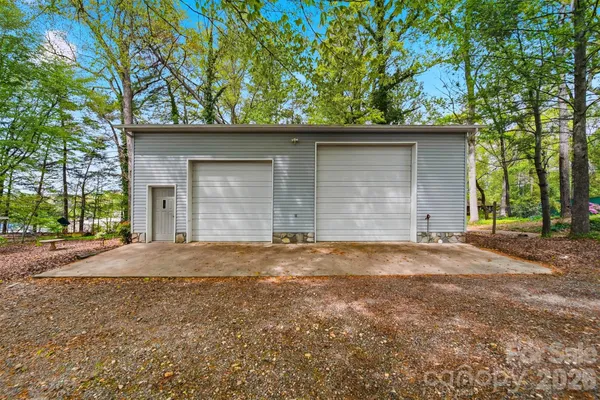 $279,900 | 2754 Fairwood Drive, Hudson, NC 28638