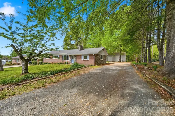 $279,900 | 2754 Fairwood Drive, Hudson, NC 28638