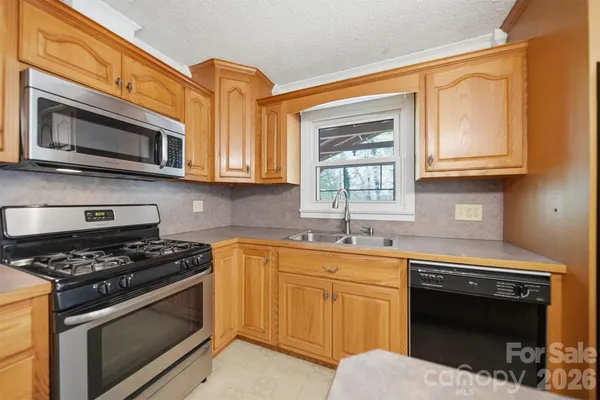 $279,900 | 2754 Fairwood Drive, Hudson, NC 28638