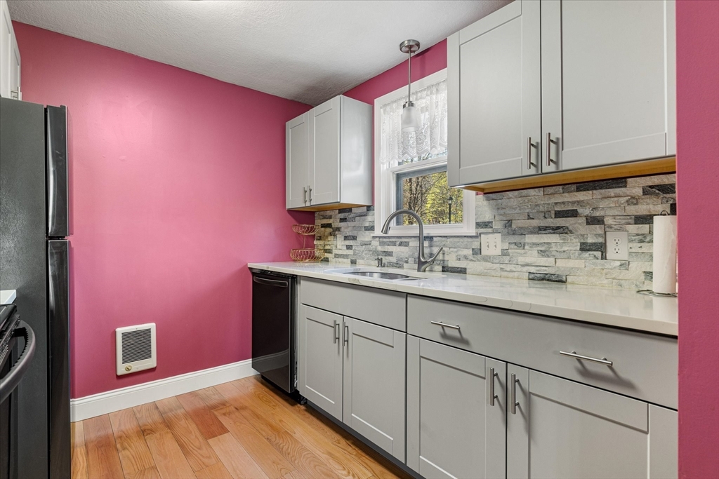 17 Drake Road, Unit 17 Fitchburg, MA 01420 - Photo 4 of 28