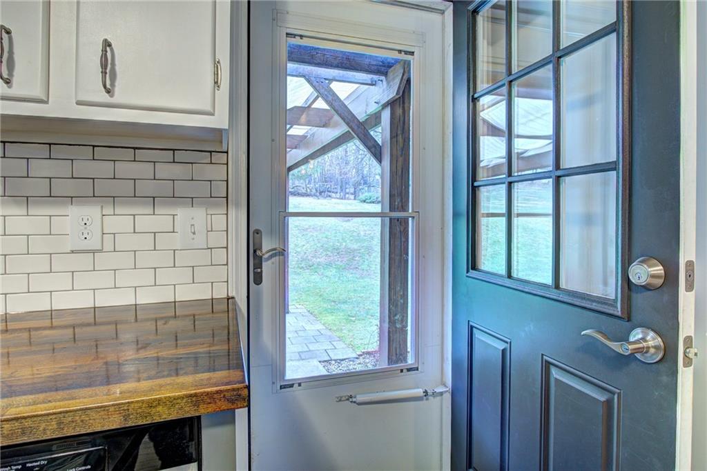 118 Siebert Road Pittsburgh, PA 15237 - Photo 12 of 25 a bathroom with a window