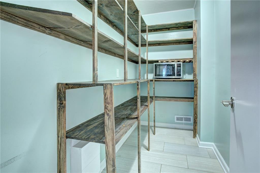 118 Siebert Road Pittsburgh, PA 15237 - Photo 13 of 25 a room with closet