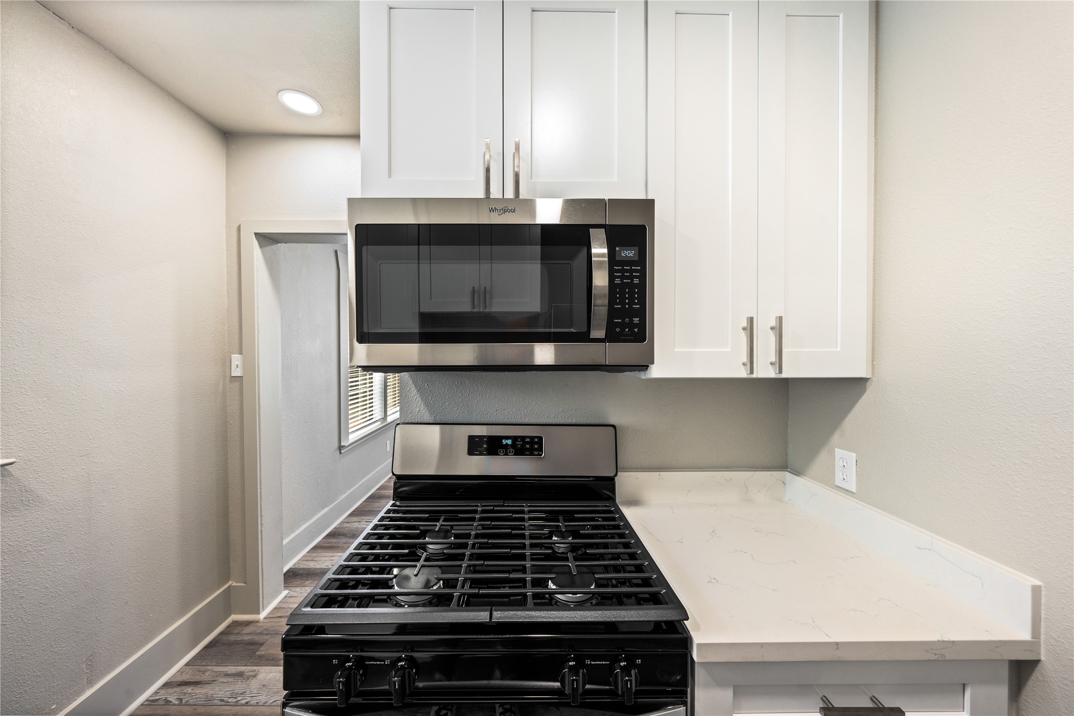 211 North Milby Street, Unit 4 Houston, TX 77003 - Photo 5 of 16 Gas Stove-Range