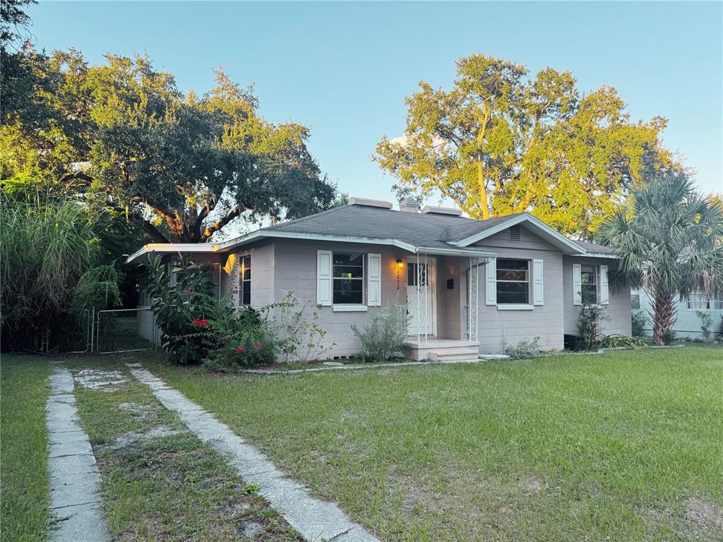 1030 East Walnut Street Lakeland, FL 33801 - Photo 2 of 11 a front view of house with yard and green space