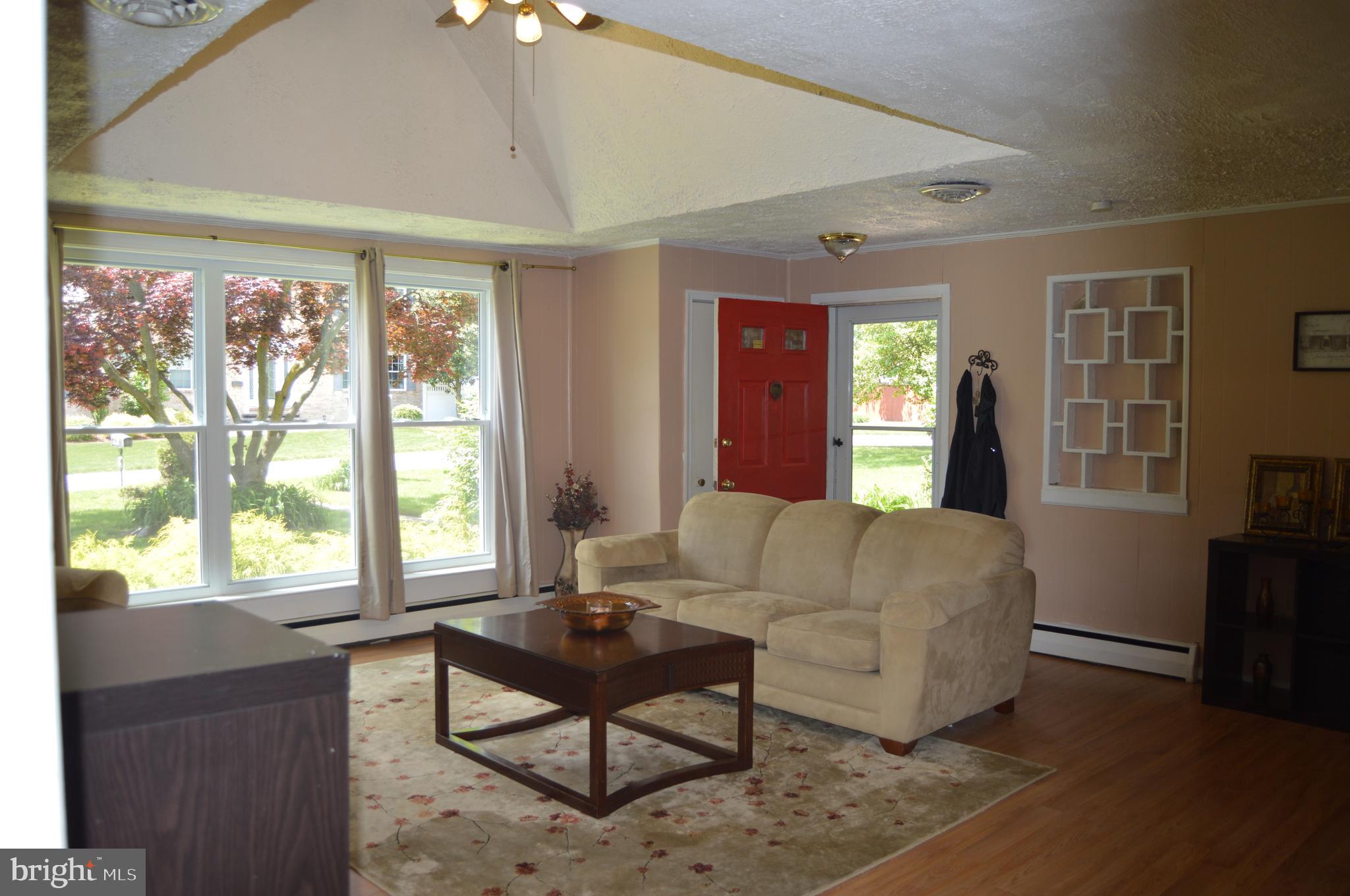 19 Melville Road Pasadena, MD 21122 - Photo 3 of 32 Living room Alt. View