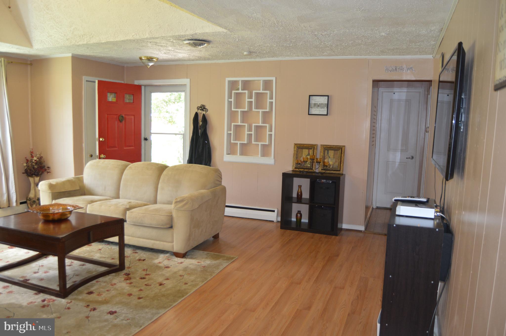 19 Melville Road Pasadena, MD 21122 - Photo 4 of 32 Living room Alt. view