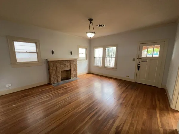 $1,695 | 4716 Crawford Street, Houston, TX 77004